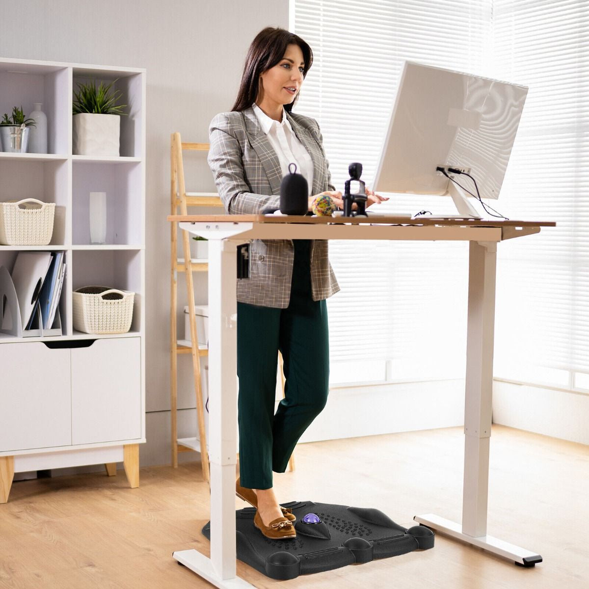 Ergonomic Anti-Fatigue Mat with Integrated Rolling Massage Ball and Pressure Points