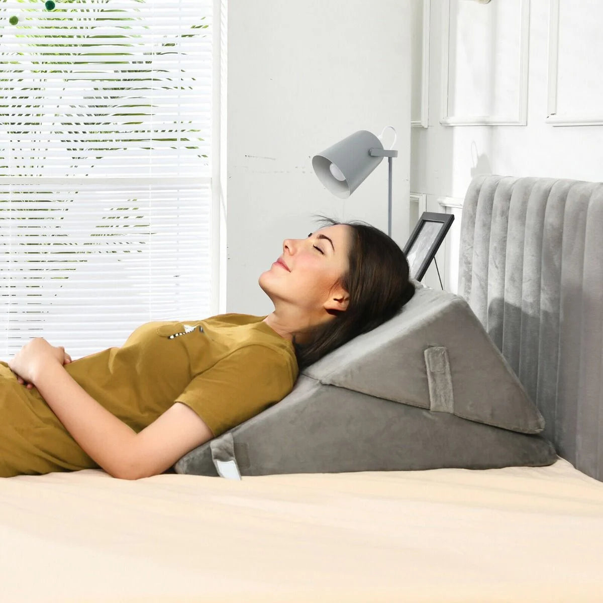 Elevated Bed Wedge Pillow with Integrated Headrest and Removable Washable Cover for Comfortable Reading
